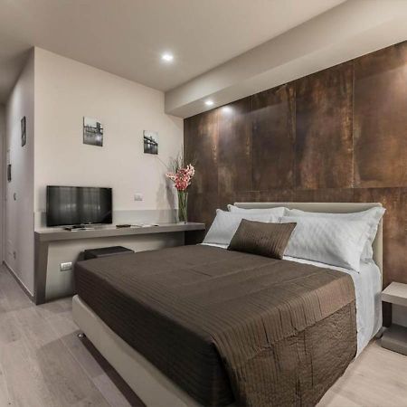 Astoria Deluxe Rooms Bologna Bagian luar foto