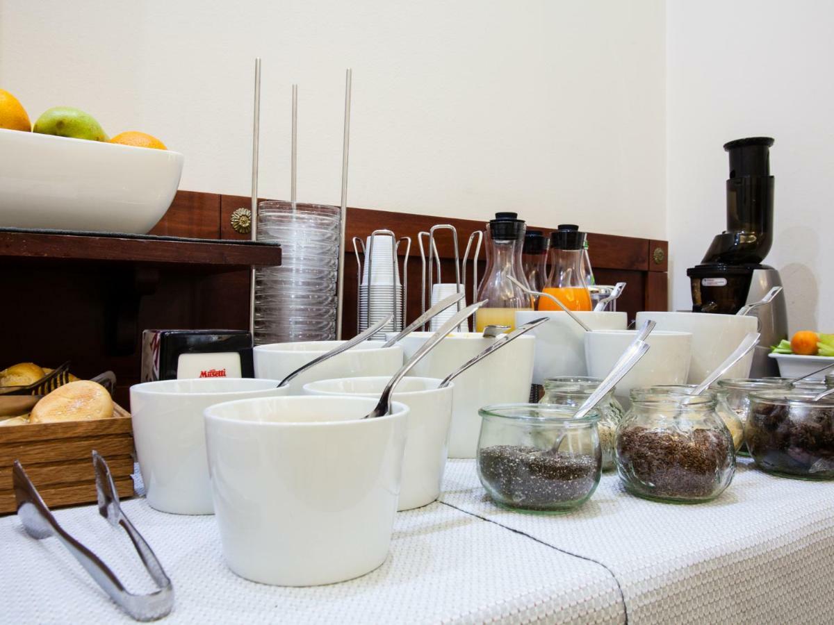 Astoria Deluxe Rooms Bologna Bagian luar foto