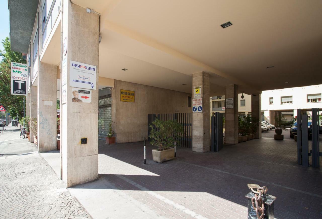 Astoria Deluxe Rooms Bologna Bagian luar foto