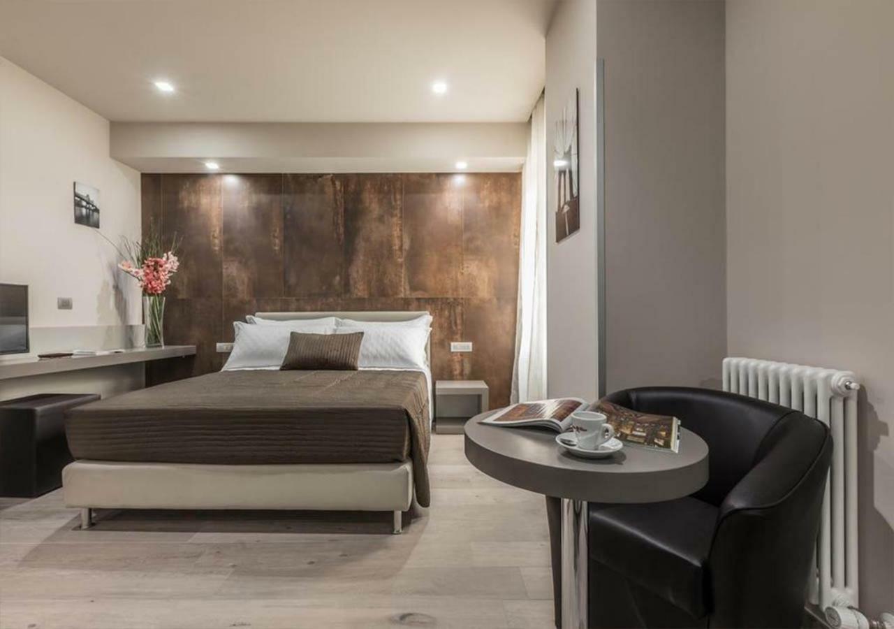 Astoria Deluxe Rooms Bologna Bagian luar foto