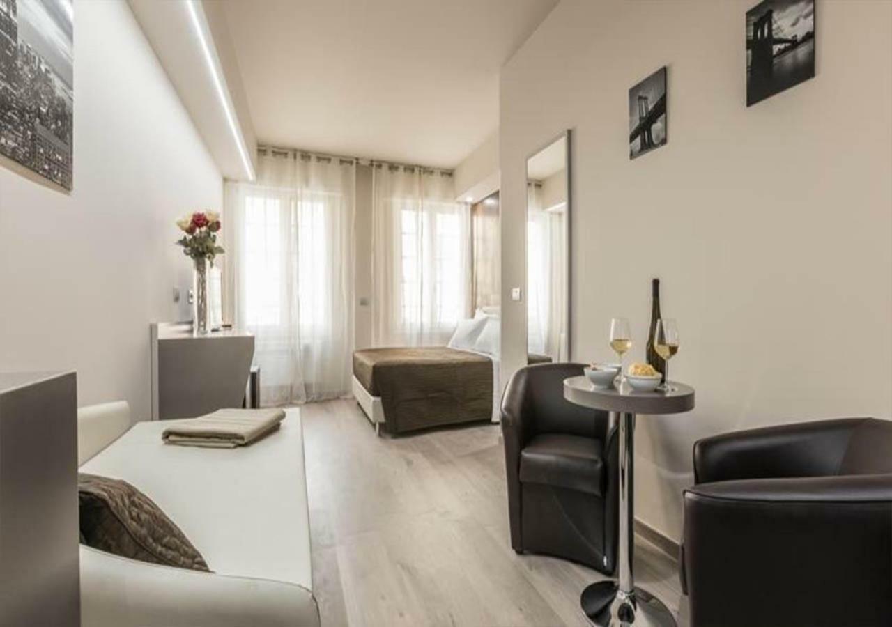 Astoria Deluxe Rooms Bologna Bagian luar foto