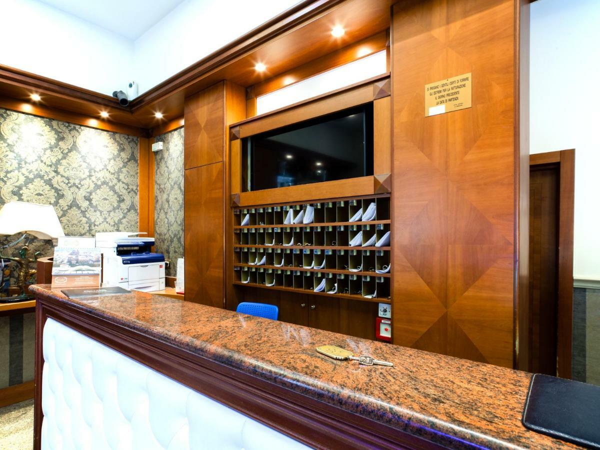 Astoria Deluxe Rooms Bologna Bagian luar foto